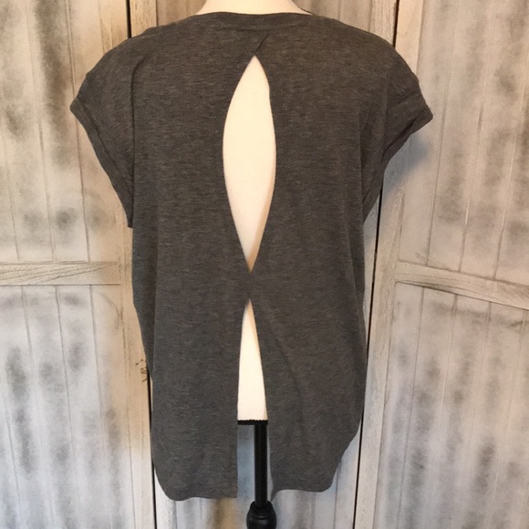 Lululemon tee - Picture 3 of 4